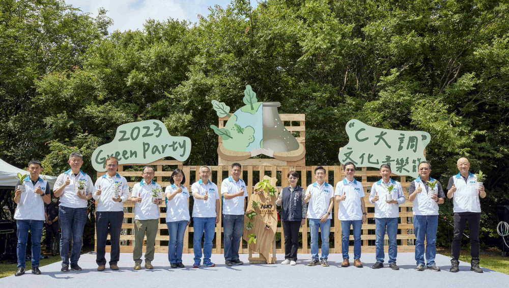 友達光電攜手供應商夥伴及台中市政府，共同倡議及推廣加樹減塑、節能減碳的淨零綠生活
