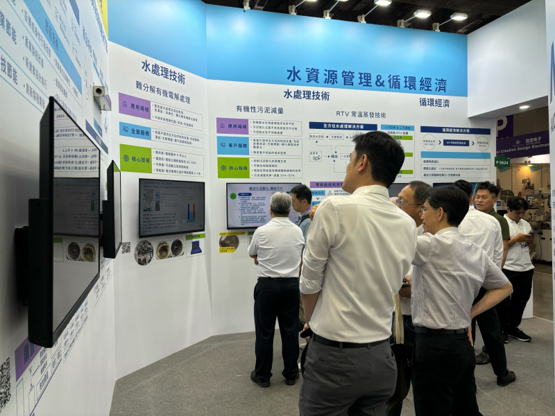 友達以深厚的智慧製造經驗發展永續戰略，積極延伸價值鏈，轉化成可供外界使用的綠色智慧服務，進軍SEMICON Taiwan 2024，提供半導體產業鏈打造AI世代的永續即戰力。