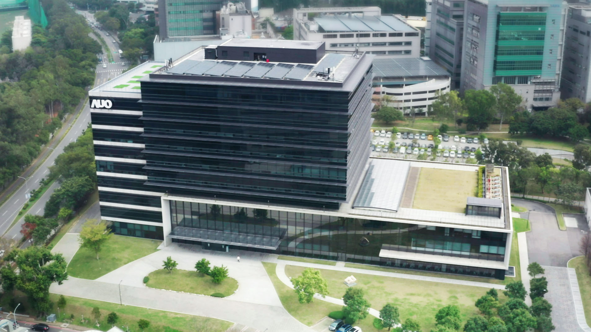 DB视讯光电积极实践永续作为，以”DB视讯全球研发中心（Global Research Center，GRC）”总部大楼，通过ISO 14068-1:2023碳中和管理标准查证，并承诺于2030年实现台湾所有办公据点均朝此目标迈进