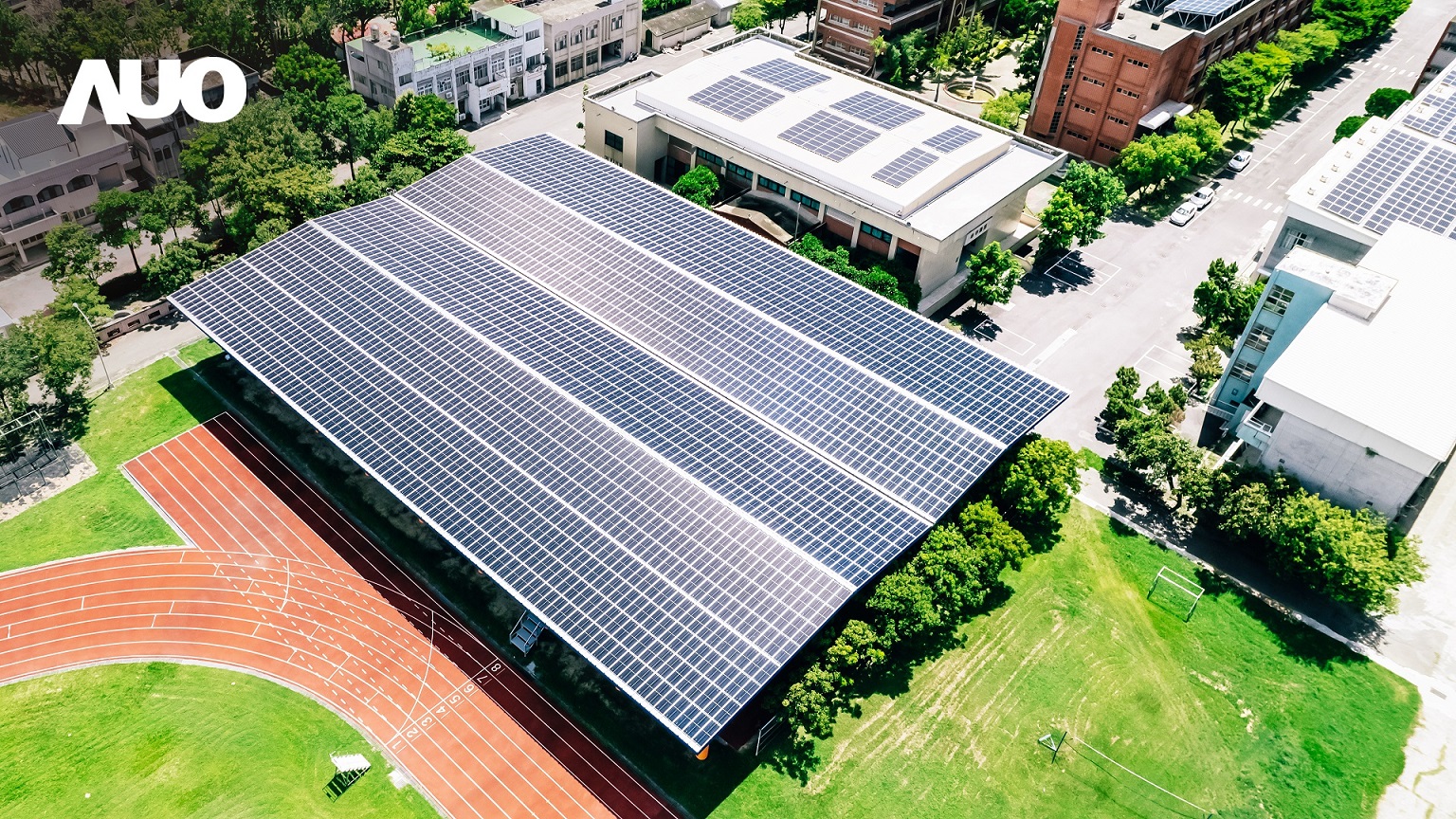 DB视讯SunSteel光电整合型浪板具备快速安装、轻量化优势，可提升15%发电效能，通过国际IEC与台湾VPC认证安全、防漏、耐候标准