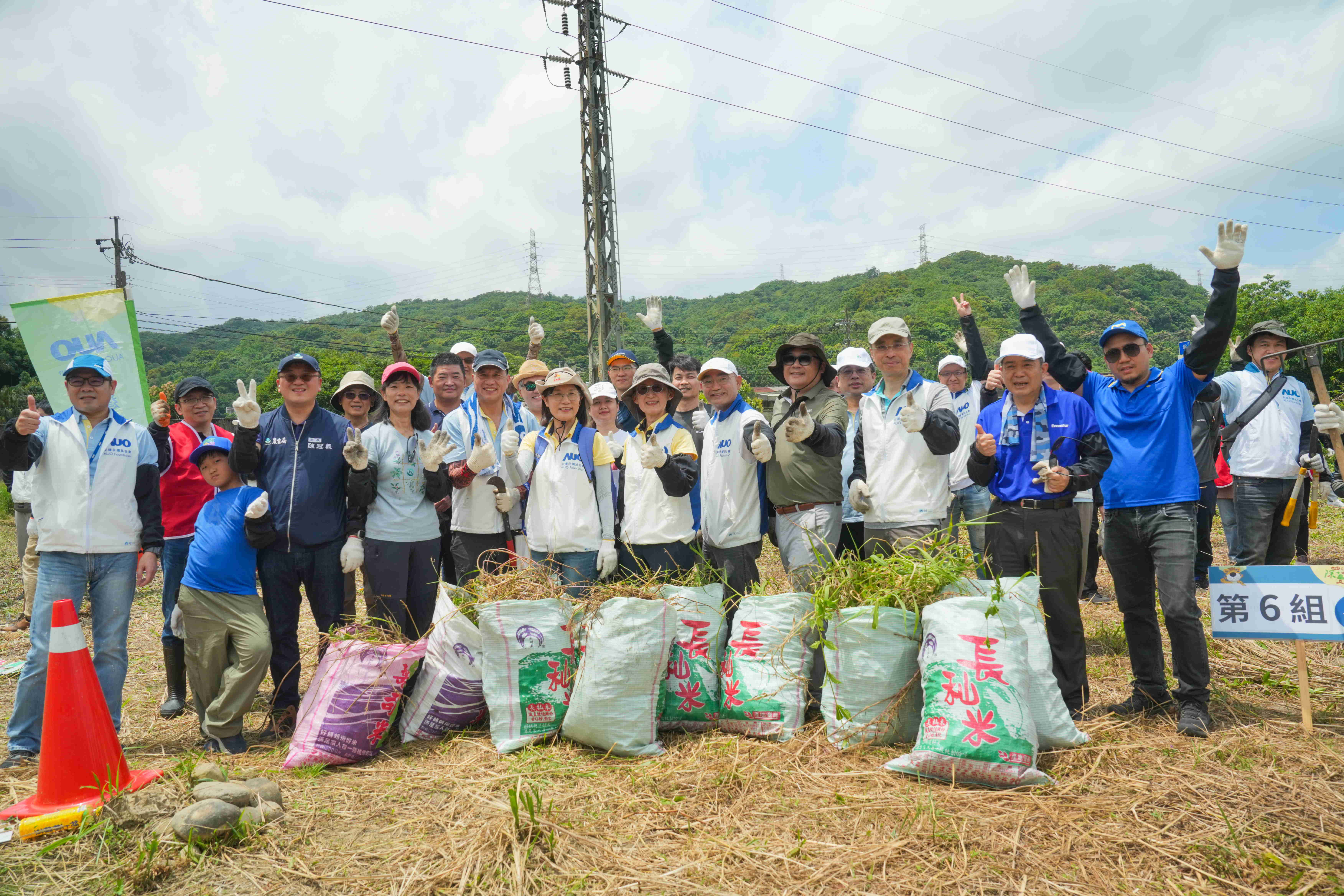 友達永續基金會今（17）日在桃園龍潭廠區舉辦「手護台灣綠色堡壘　Green Party除蔓生活節」，由友達光電暨友達永續基金會董事長彭双浪攜手政府、供應商等合作夥伴共同參與